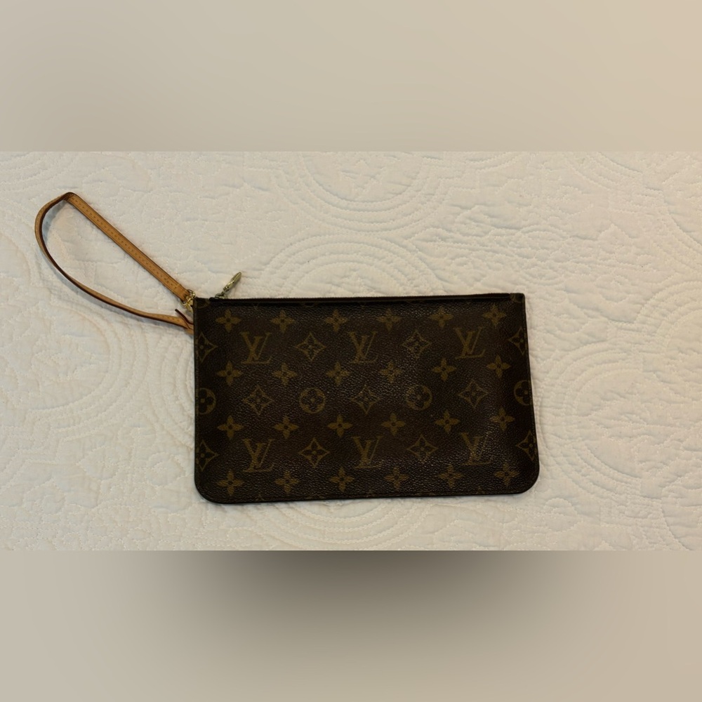 Authentic Louis Vuitton Neverfull Zipped Pochette